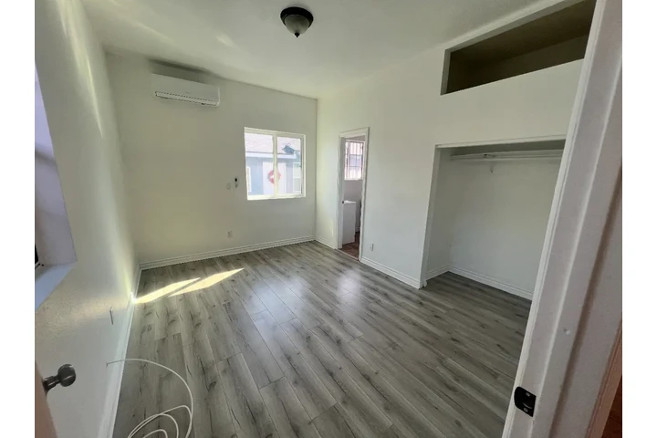 $1 : SE RENTA 1 Recamara!!! image 3