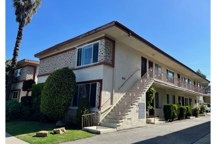 $1900 : 2BED Apt in Huntington Park image 1