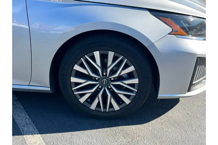 $18998 : Nissan Altima 2023 2.5 SV 4d image 10