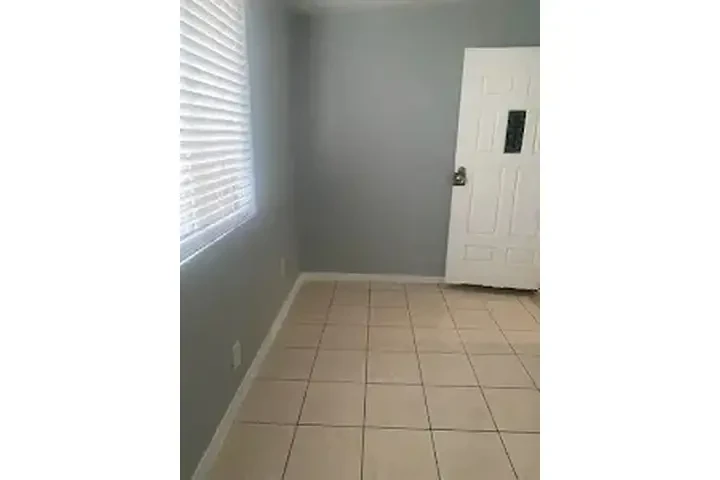 $1800 : APARTAMENTO PEQUEÑO image 3