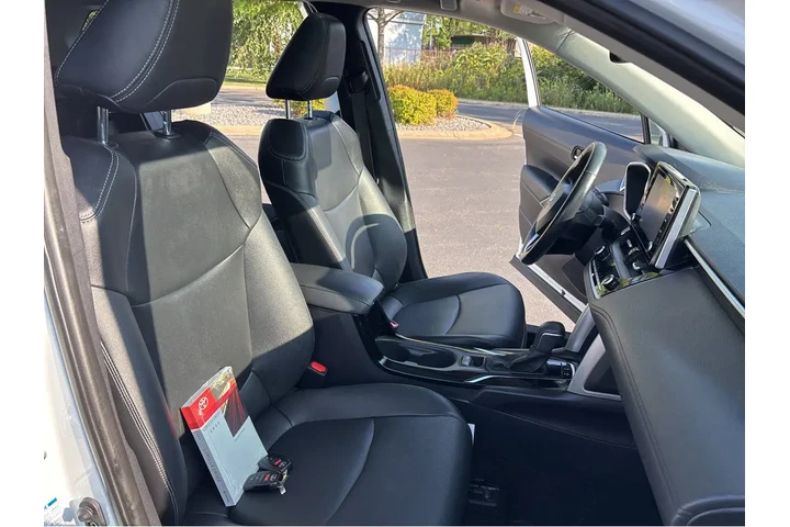 $30000 : Gold Certified2022 Corolla Cr image 5