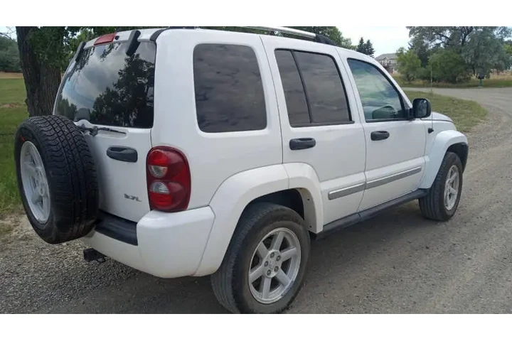$4900 : 2007 Liberty Limited image 3