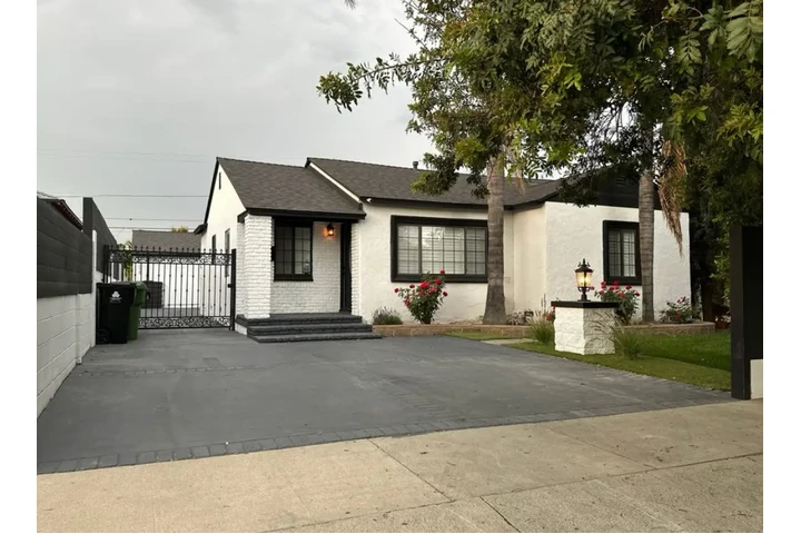$2500 : 3 Bedroom House In Koreatown image 1