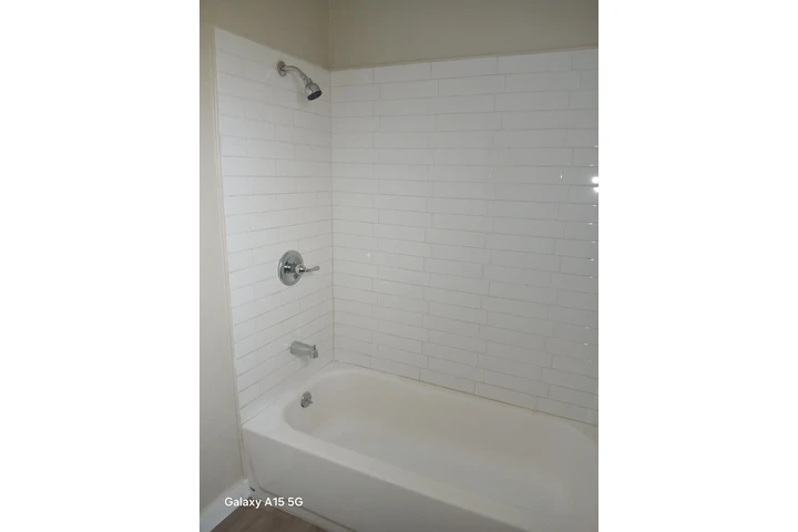 $2050 : ! BEAUTIFUL HOUSE LIKE NEW !! image 9