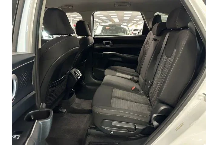 $19880 : Kia Sorento 2021 LX 4dr SUV image 9