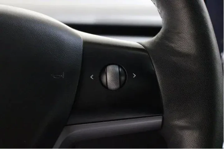 $29998 : Tesla Model Y 2021 AWD Long image 10