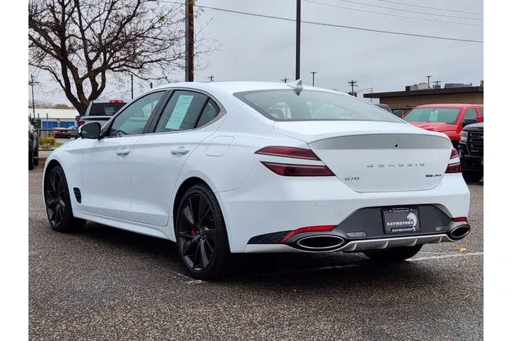 $28975 : 2023 Genesis G70 3.3T Standard image 9