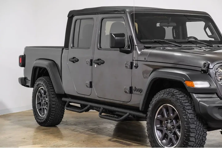 $21990 : 2020 Gladiator Sport S image 8