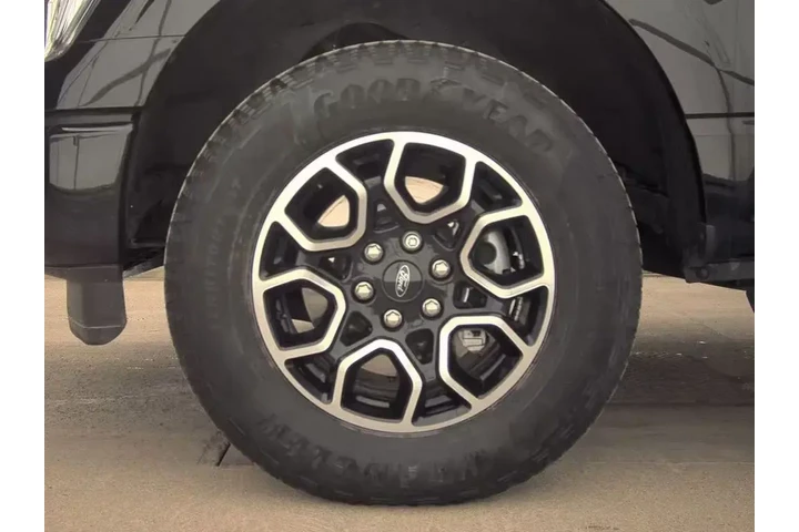 $37999 : Ford F-150 2023 4x4 XLT 4dr image 9