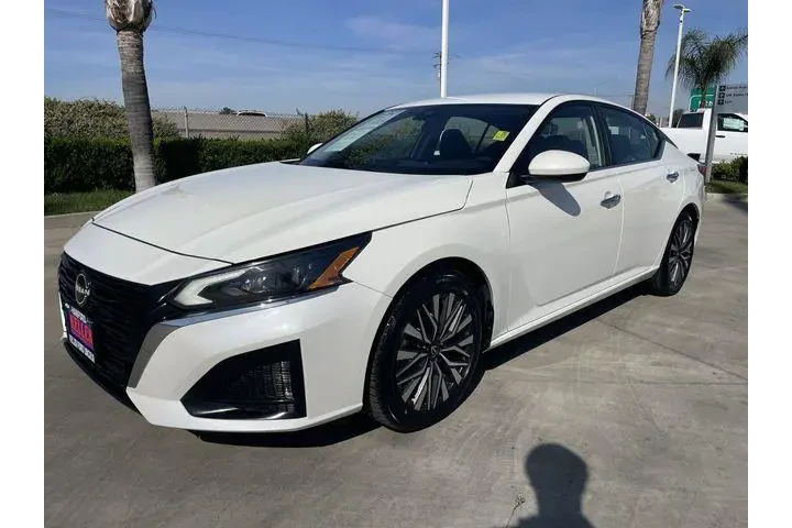 $19250 : Nissan Altima 2023 2.5 SV 4d image 1