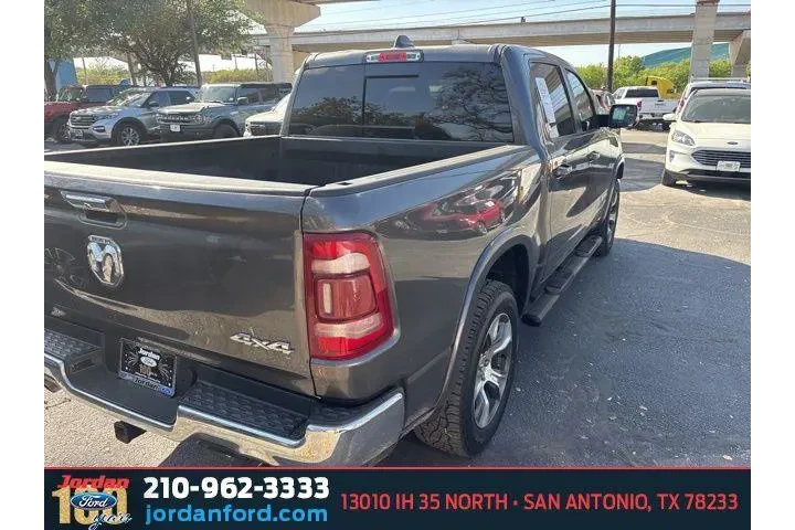$30988 : Ram 1500 2021 4x4 Laramie 4d image 10