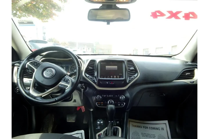 $7900 : 2016 Cherokee 4WD 4dr Latitude image 10