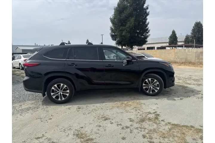 $32999 : Toyota Highlander 2021 XLE 4 image 4