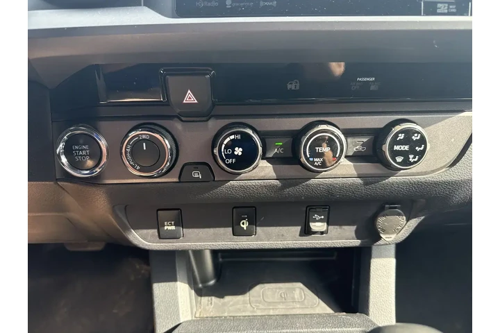 $30995 : Toyota Tacoma 2016 4x4 SR V6 image 9