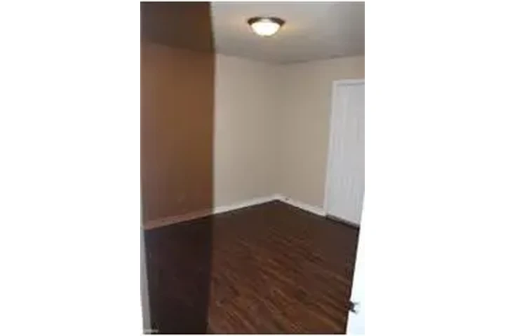 $1250 : Rental property with 3 bedro image 2