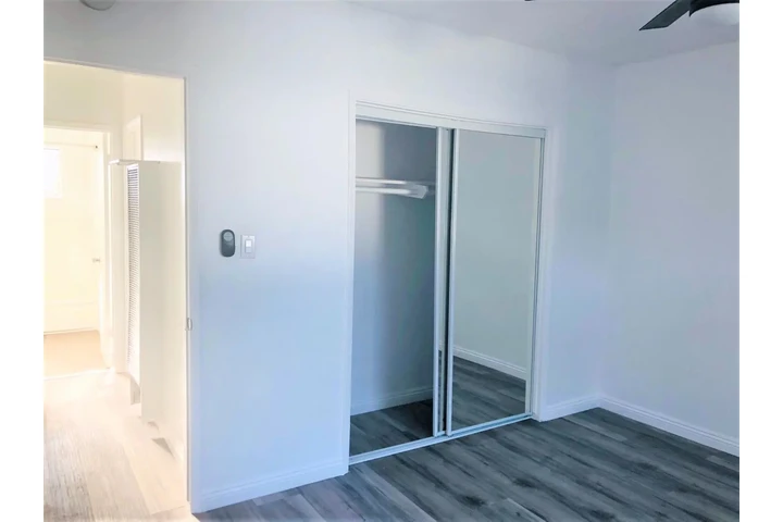 $1950 : 1 Bedroom 1 Bath Upstairs image 8