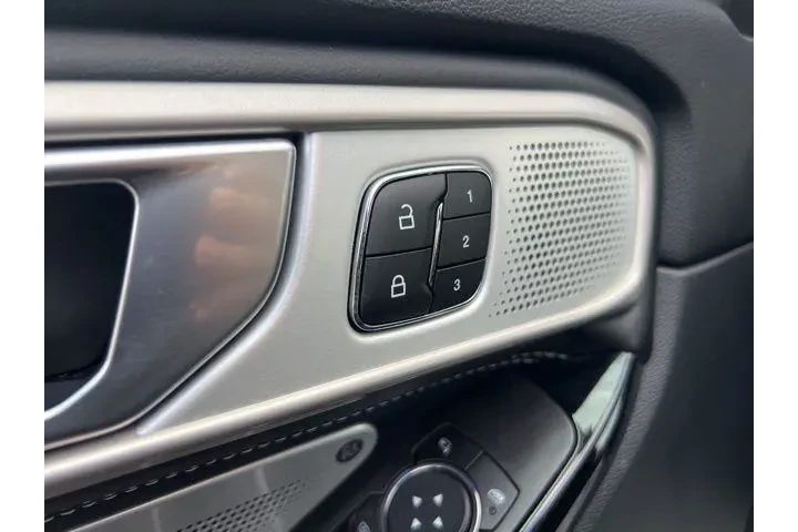 $39995 : Ford Explorer 2023 AWD ST 4d image 8