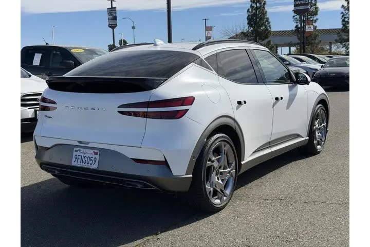 $33992 : Genesis GV60 2023 AWD Perfor image 7