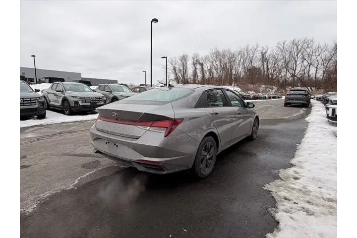 $18800 : Hyundai ELANTRA 2023 SEL 4dr image 3