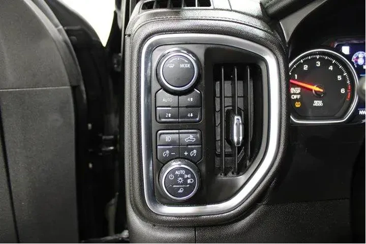 $31982 : Chevrolet Silverado 1500 202 image 9