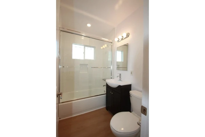 $1600 : 1 bedroom unit in W Adams Blvd image 8