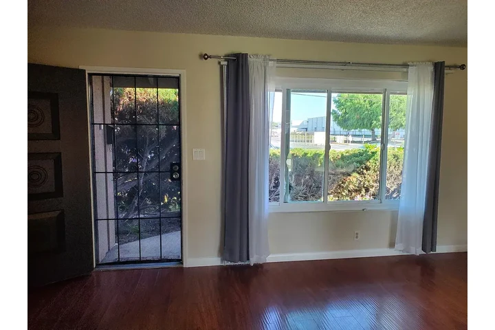 $1550 : Downey 3 & 2 Available image 3