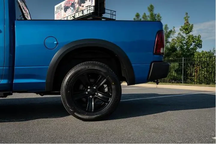 $29888 : Ram 1500 Classic 2021 4x4 SL image 4