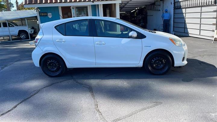 $3900 : 2013 TOYOTA PRIUS C image 6