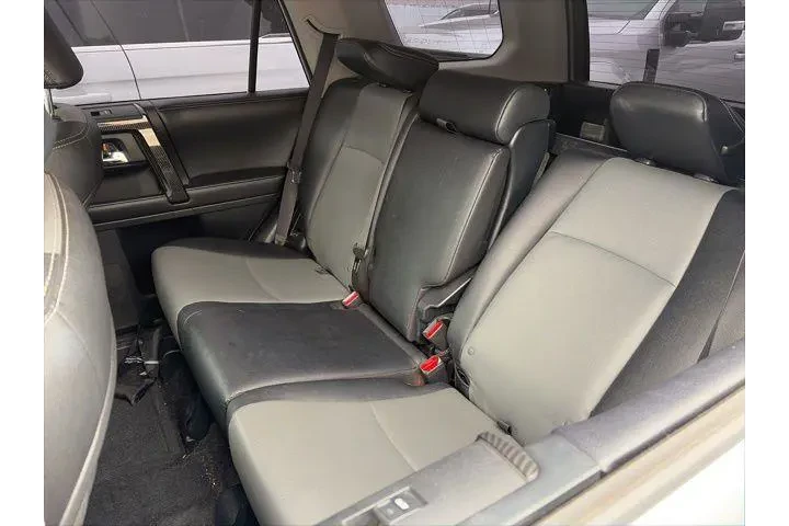 $28200 : Toyota 4Runner 2018 4x2 SR5 image 9