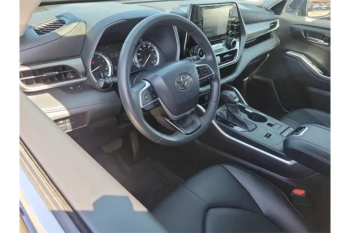 $34006 : Toyota Highlander 2022 XLE 4 image 6