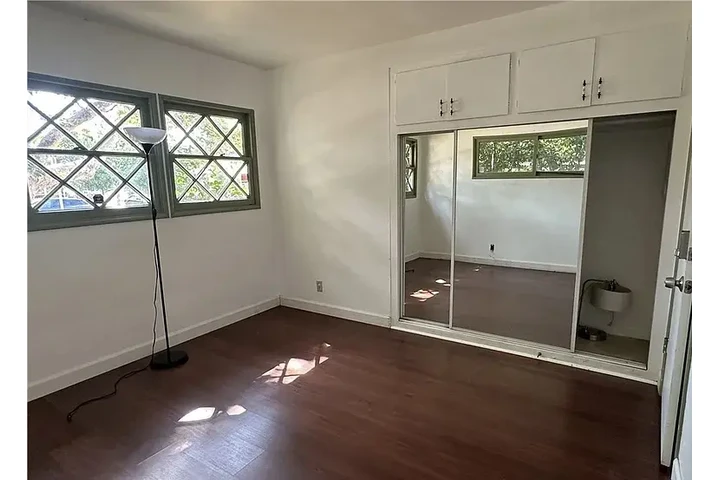 $1300 : Located on a desirable corner image 8