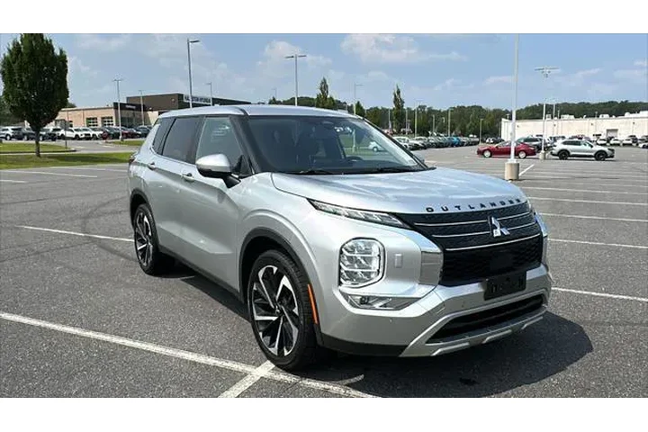 $22869 : Mitsubishi Outlander 2022 AW image 1