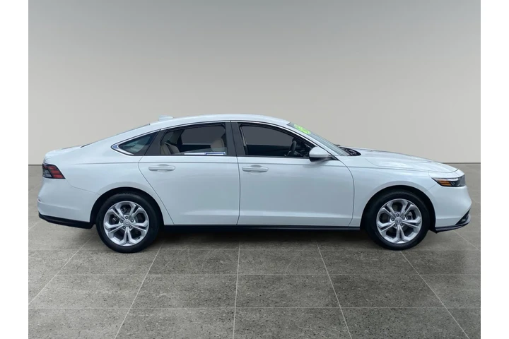 $30023 : Honda Accord 2024 LX 4dr Sed image 6