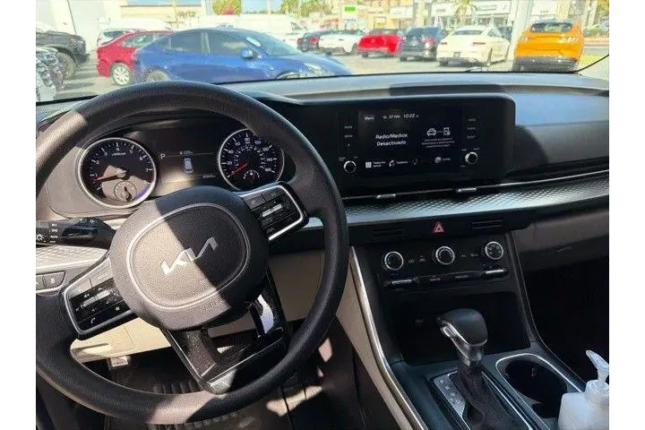 $17990 : Kia Carnival 2022 LX 4dr Min image 3