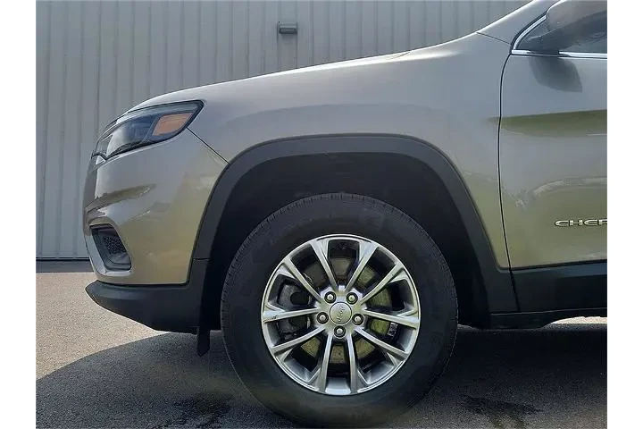 $17990 : Jeep Cherokee 2021 4x4 Latit image 9