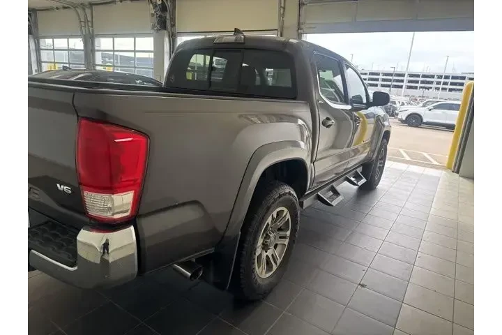 $24447 : Toyota Tacoma 2017 4x2 TRD O image 7