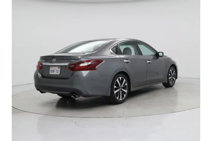 $13998 : Nissan Altima 2017 2.5 SR 4d image 8