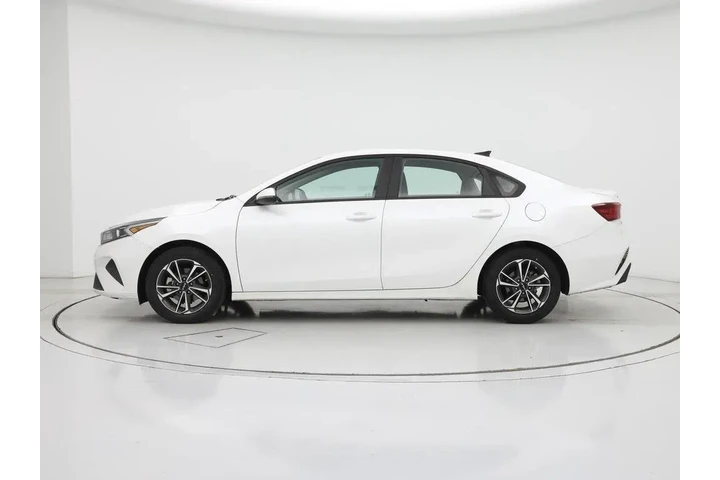 $17998 : Kia Forte 2023 LXS 4dr Sedan image 3
