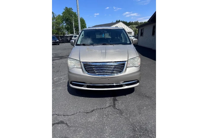 $7995 : 2013 Town & Country image 2
