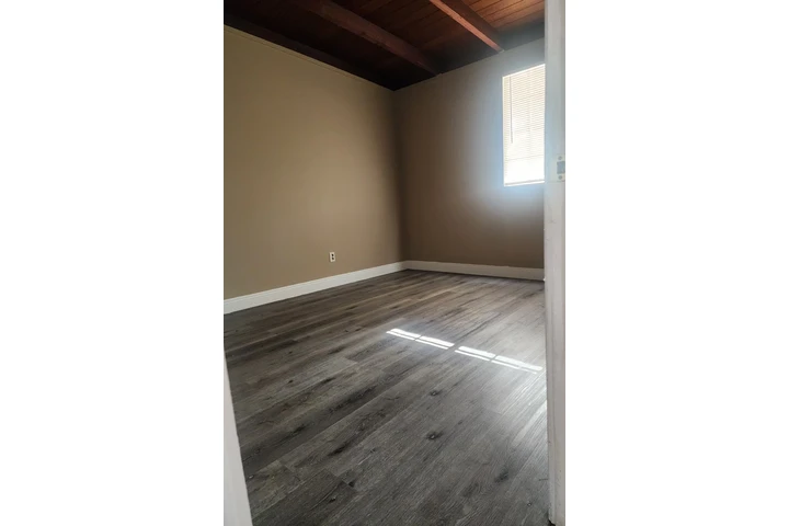$900 : Rento Recamara .Compton CA image 3
