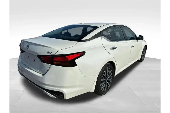 $19211 : Nissan Altima 2024 2.5 SV 4d image 2