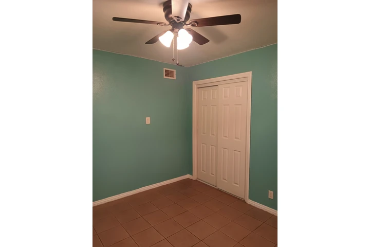 $750 : Recamara de Renta image 6