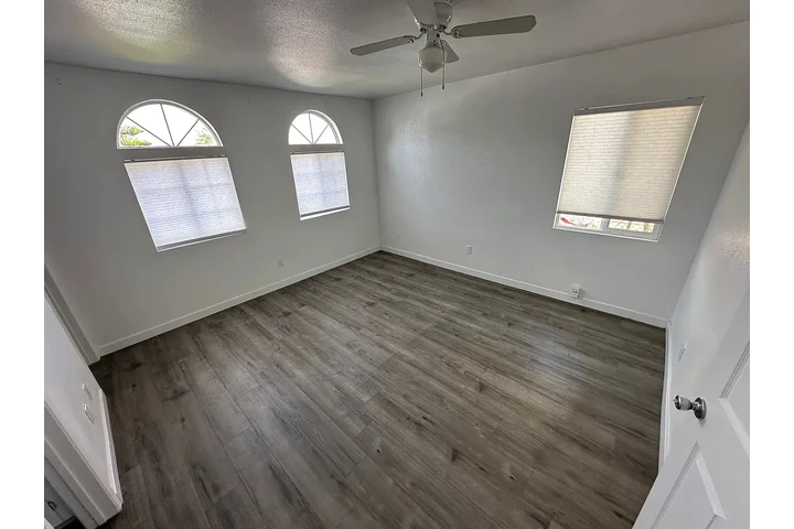 $800 : Nice Home...Chula Vista, CA image 3