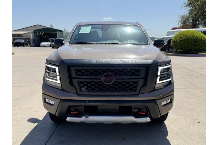 $31900 : 2023 Titan PRO-4X image 2