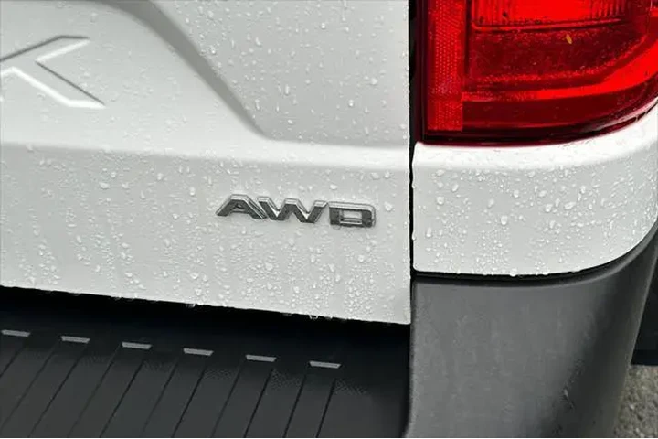 $28990 : Ford Maverick 2024 AWD XLT 4 image 6