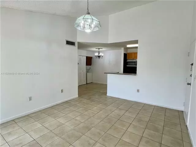 $2250 : 2250  Miami Lakes image 5