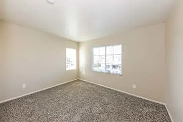 $3090 : Suitable 5 bedroom apartment image 6