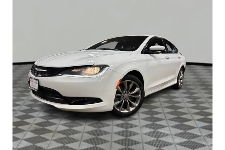 $8499 : 2015 200 S image 10