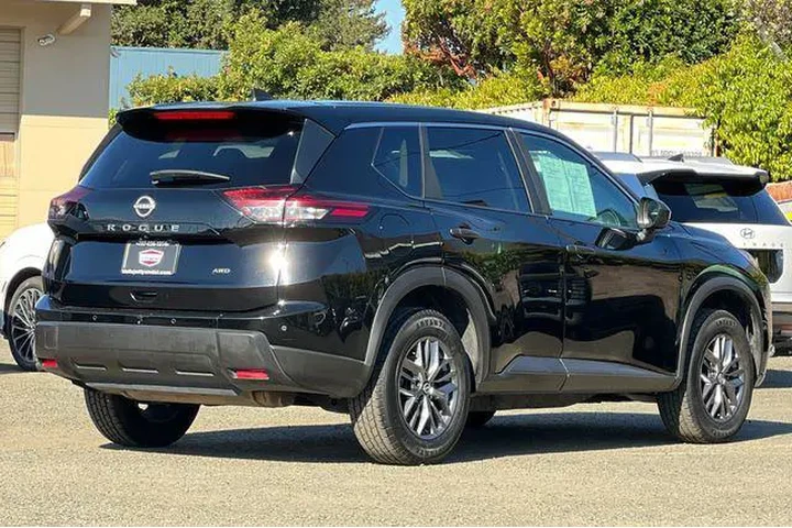 $17790 : Nissan Rogue 2024 AWD S 4dr image 5