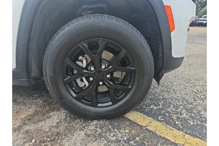 $28400 : Jeep Grand Cherokee 2024 4x4 image 5